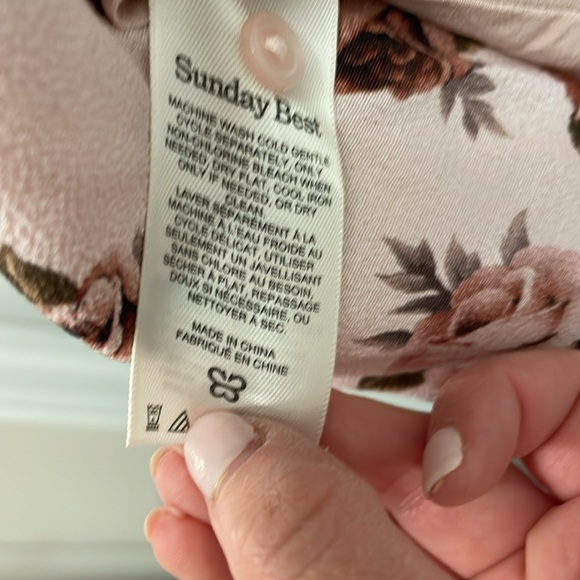 Aritzia Sunday Best Floral Dress - NWOT - Picture 4 of 4